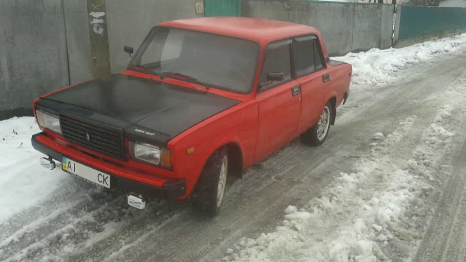 Lada 2107 чорний капот 3