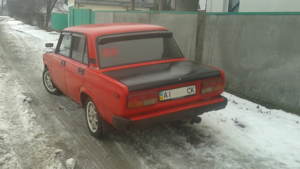 Lada 2107 чорний капот 4