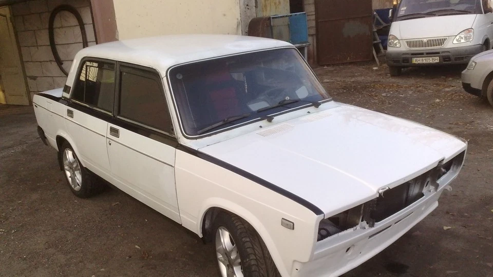Lada 2107 FLYING BRICK