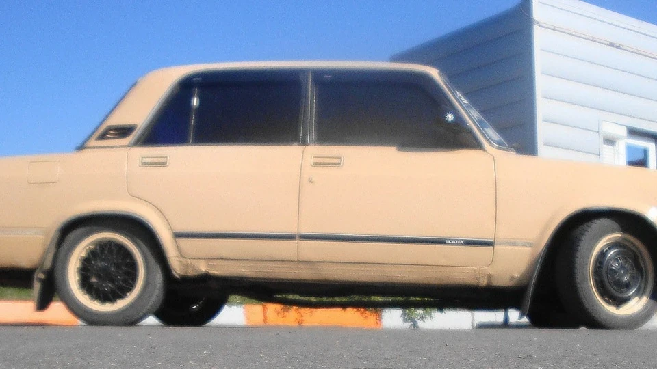 Lada 2107 gansta mobil 2