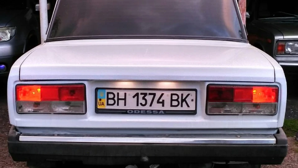 Lada 2107 Яскраво-сніжна класика