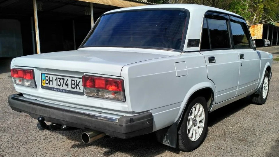 Lada 2107 Яскраво-сніжна класика 2