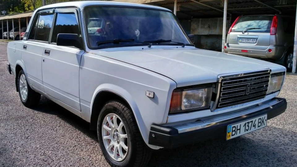 Lada 2107 Яскраво-сніжна класика 3