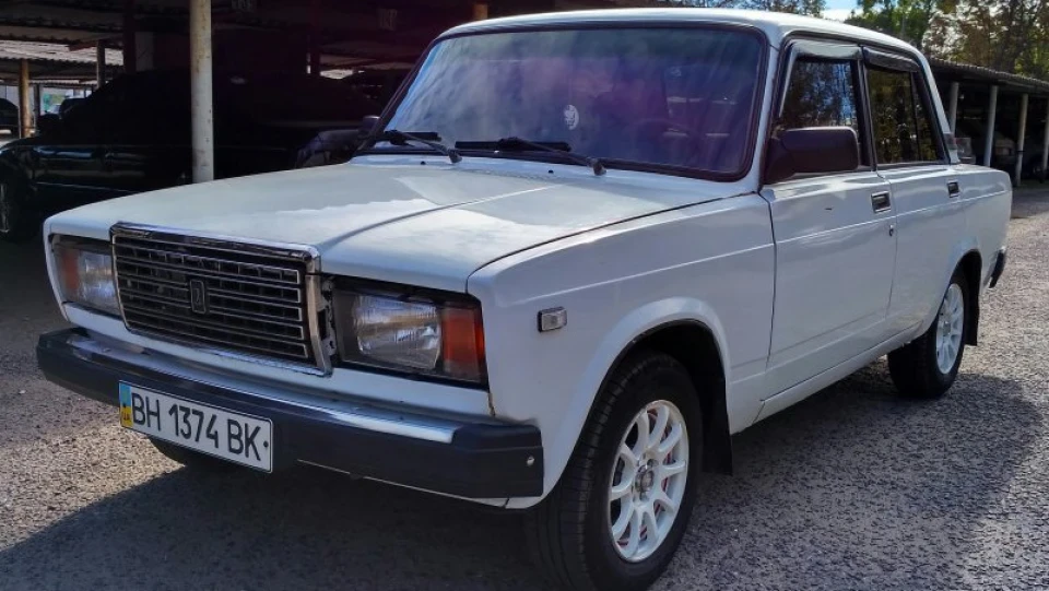 Lada 2107 Яскраво-сніжна класика 4