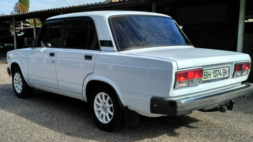 Lada 2107 Яскраво-сніжна класика 5