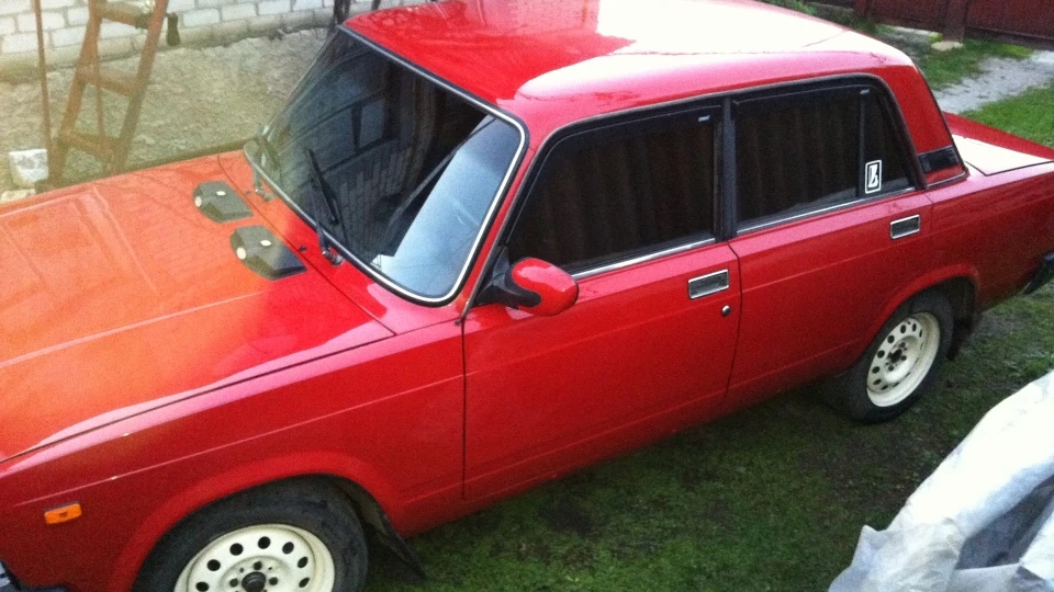 Lada 2107 червона ракета 2