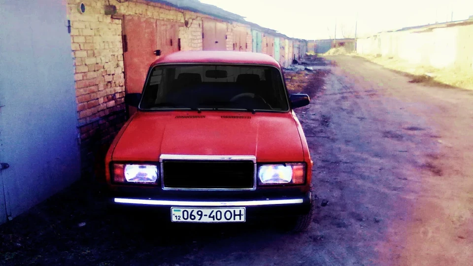 Lada 2107 квадратик на посадці))) 2