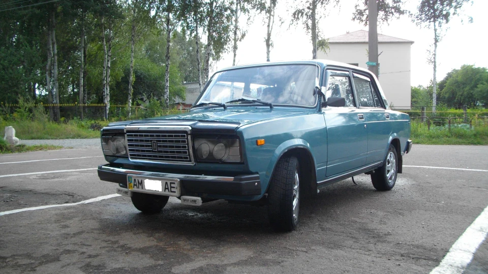 Lada 2107 лада-седан