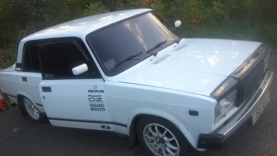 Lada 2107 нехай не BMW зате сім 4