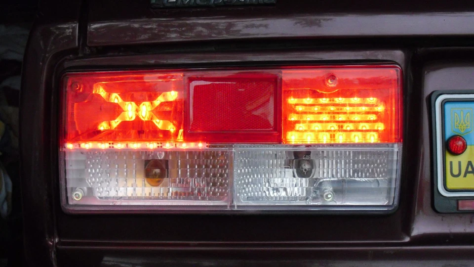 Lada 2107 Вишневий металік 3