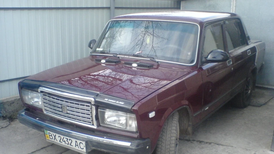 Lada 2107 Вишневий