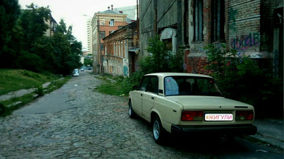 Lada 2107 with love from the 80's 3
