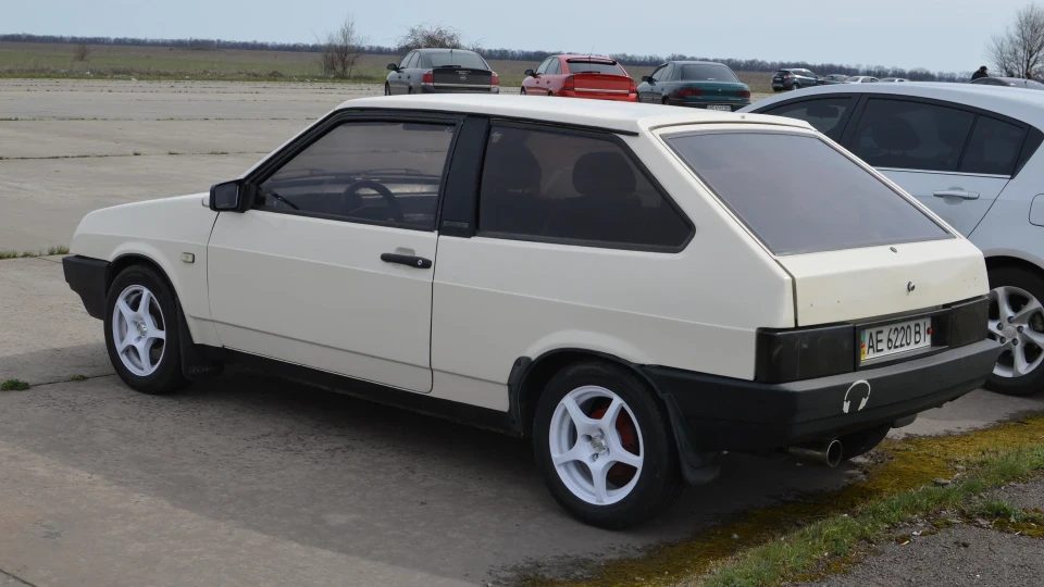 Lada 2108 4