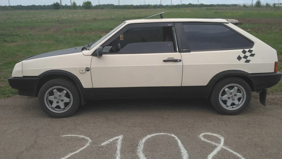 Lada 2108