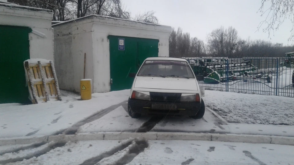 Lada 2108 4