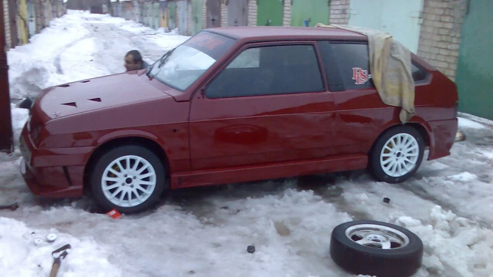 У нас Лада 2108 3