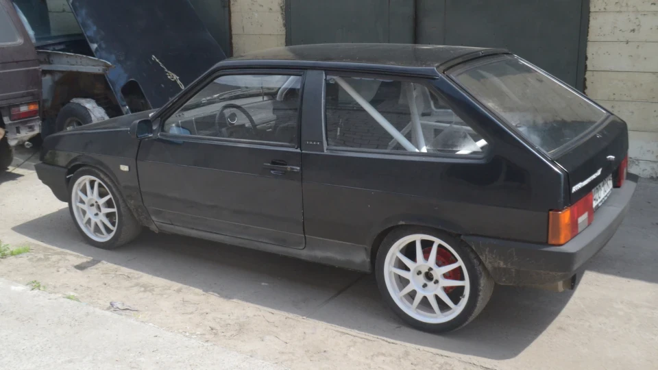 Lada 2108 Black Widow