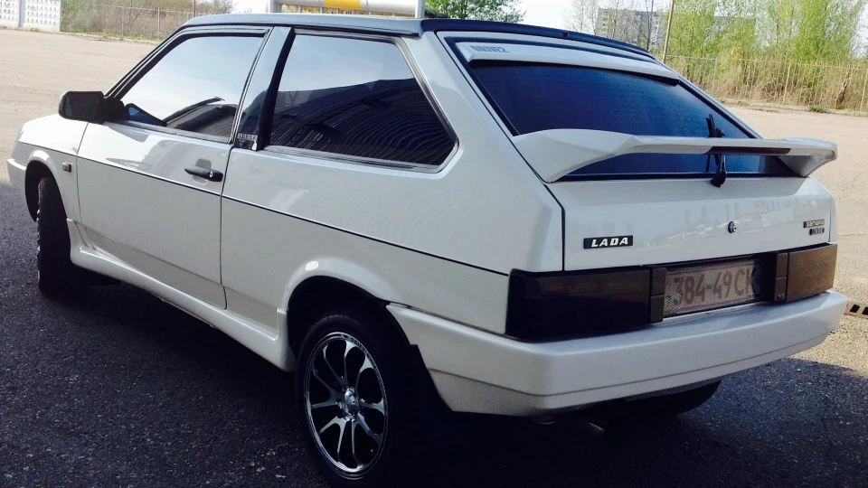 Lada 2108 bleak-white 2