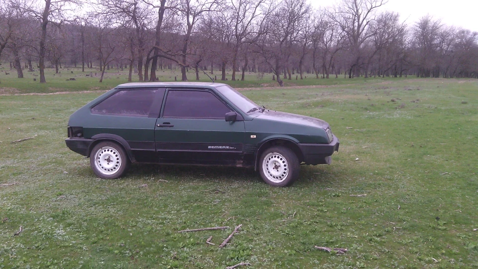 Lada 2108 Green Swallow