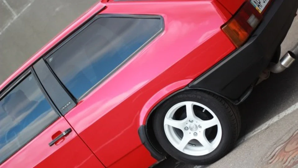 Lada 2108 Червона 4