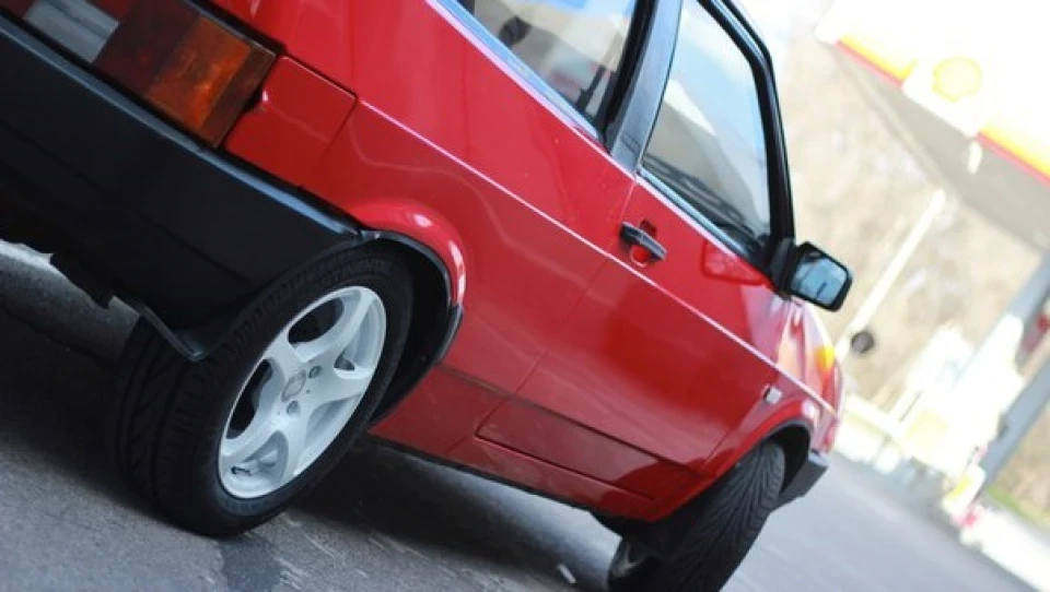 Lada 2108 Червона 5