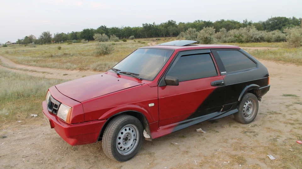 Lada 2108 Червоний глянецьЧорний мат 2