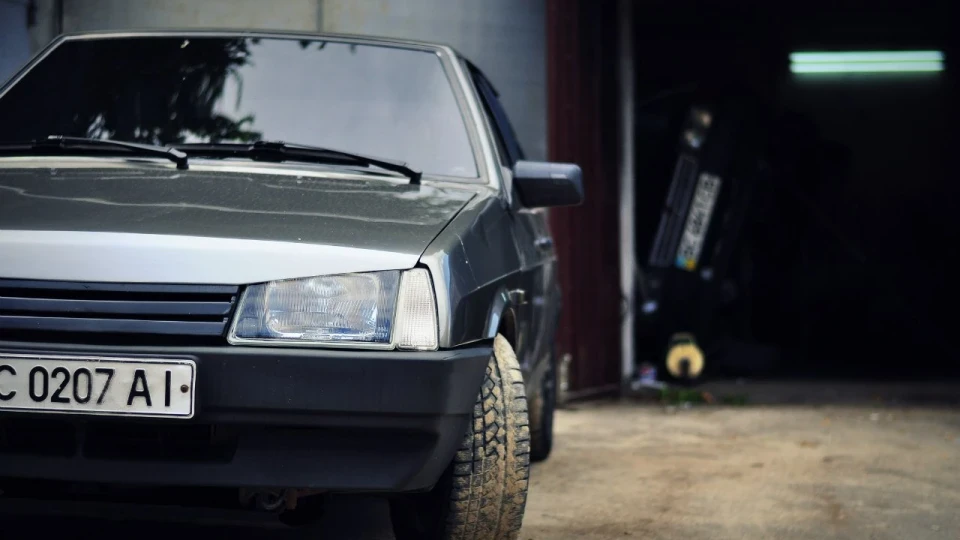 Lada 2108 сіра агресія