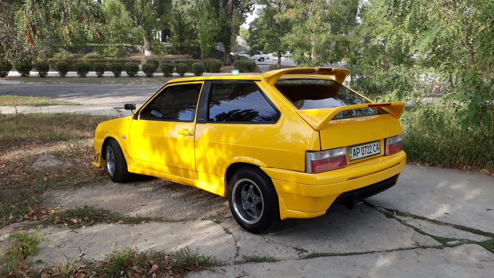 Lada 2108 yellow 4