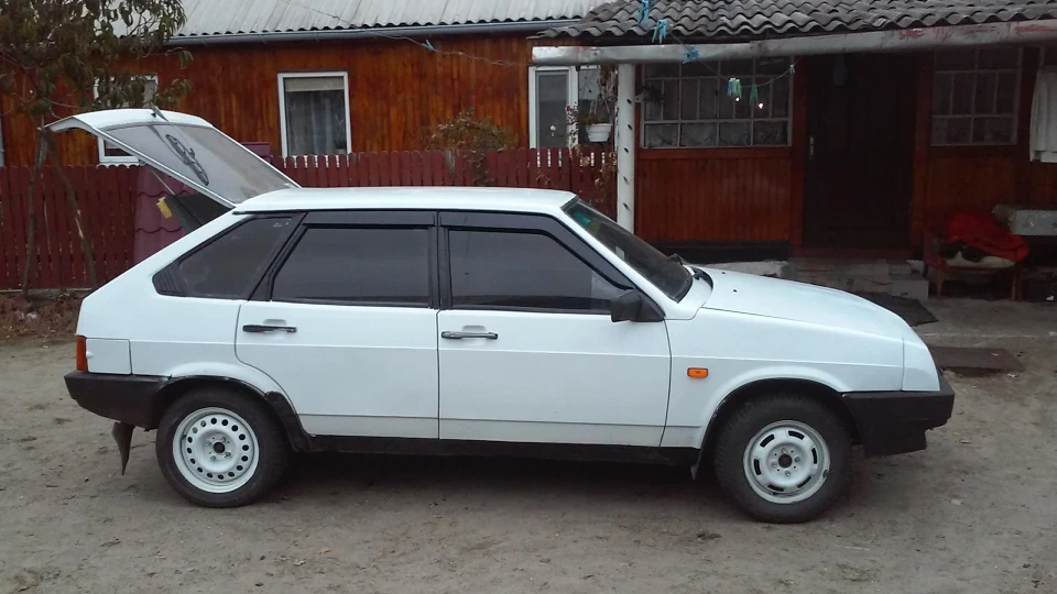 Lada 2109 Black&White 2