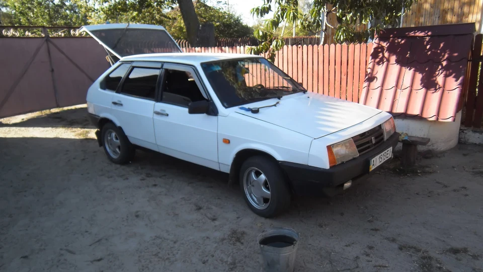 Lada 2109 Black&White 3