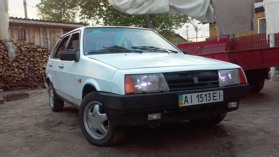Lada 2109 Black&White 4