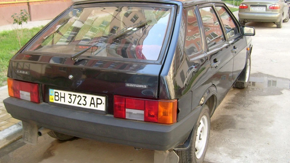 Lada 2109 чорна машина