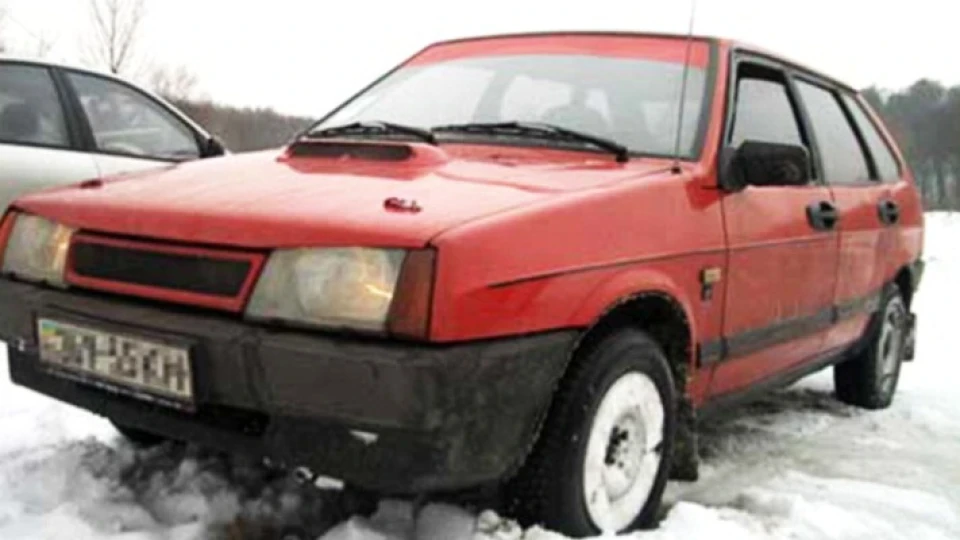 Lada 2109 червона дев'ять