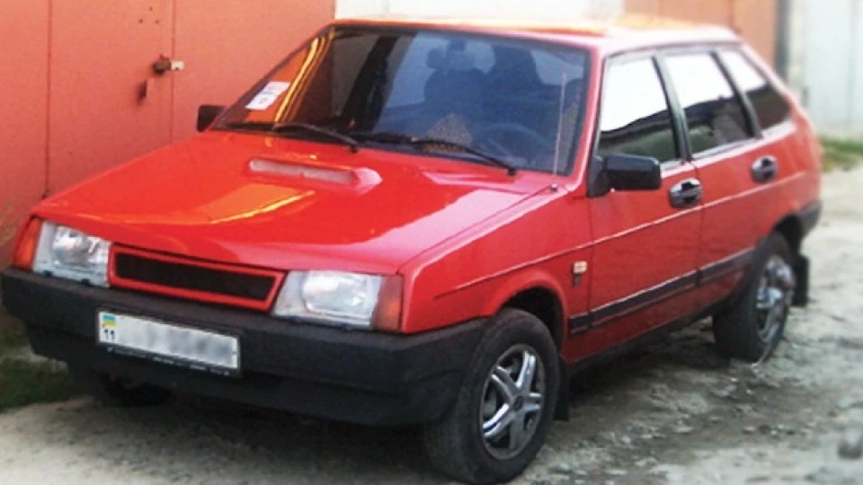 Lada 2109 червона дев'ять 3
