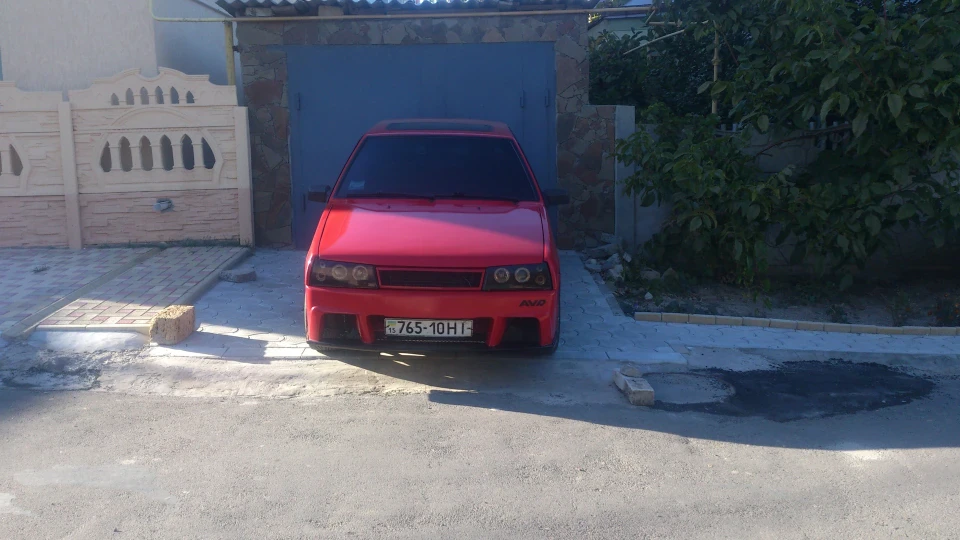 Lada 2109 Red & Black 4