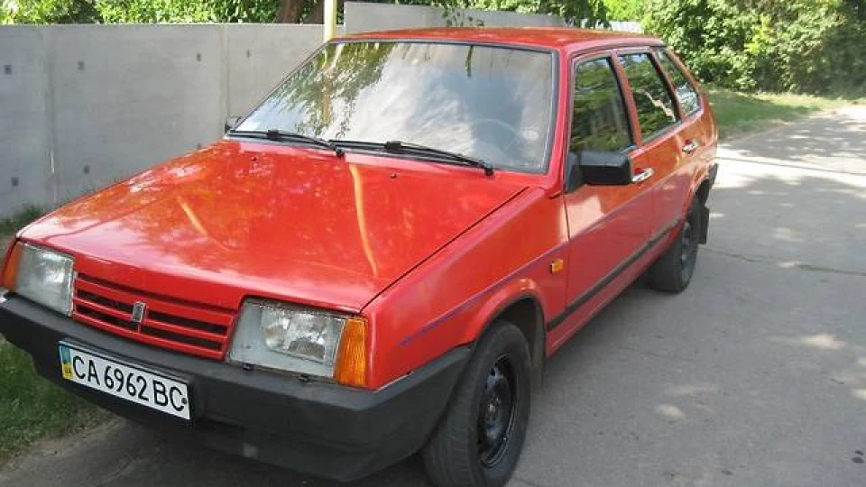 Lada 2109 red favorite