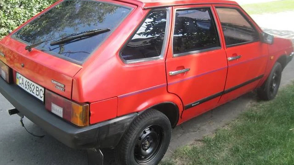Lada 2109 red favorite 3