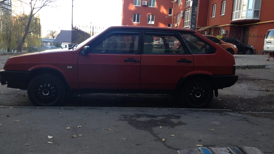 Lada 2109 red nine 2