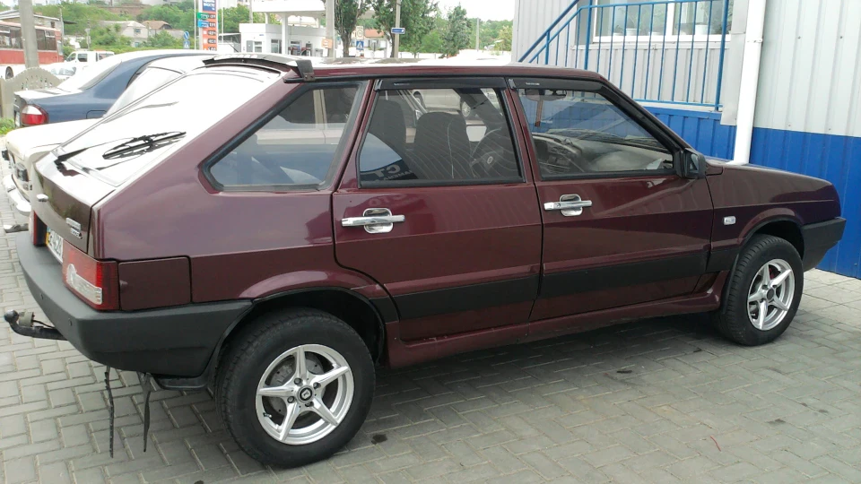 Lada 2109 вишнева дев'ятка