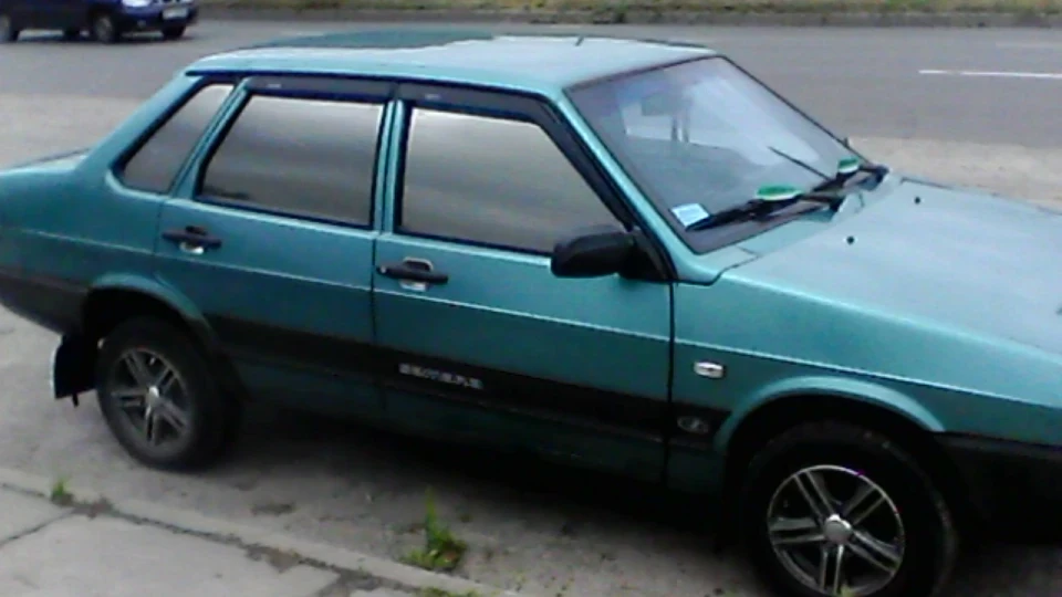 Lada 21099 4