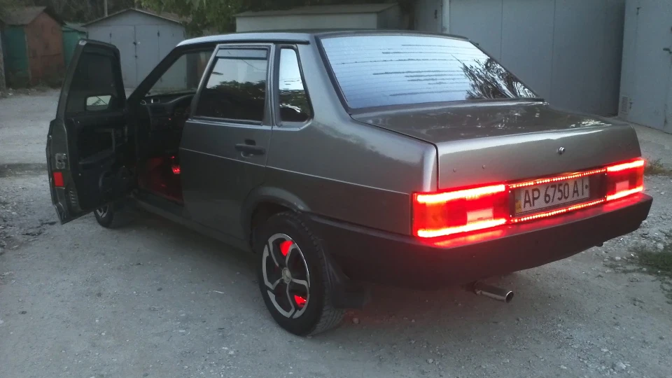 Lada 21099 4