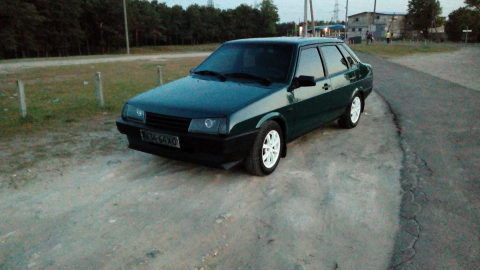 Lada 21099 4