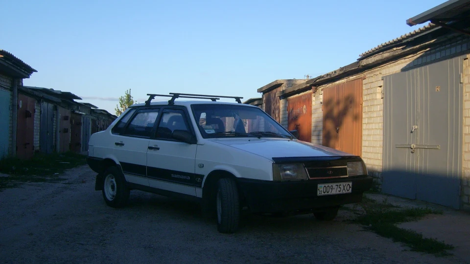 Lada 21099 4