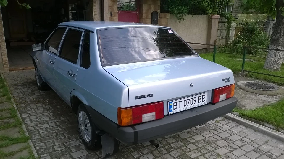 Lada 21099 2