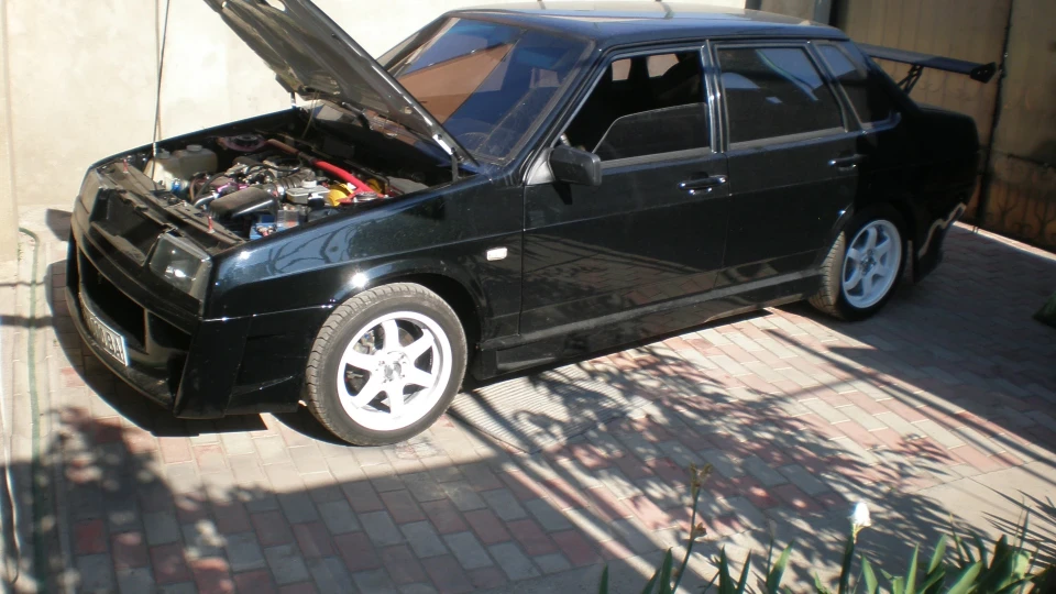 Lada 21099 4