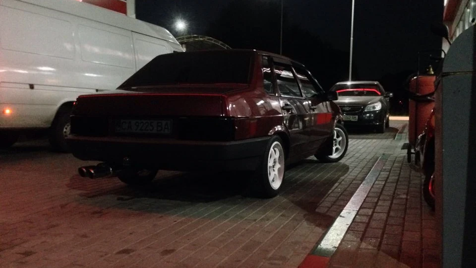 Lada 21099 4