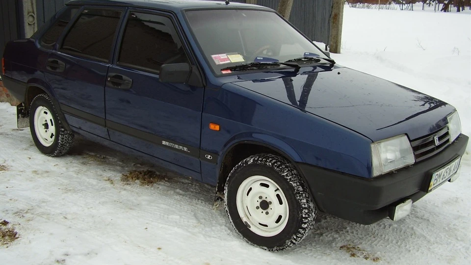 Lada 21099 4