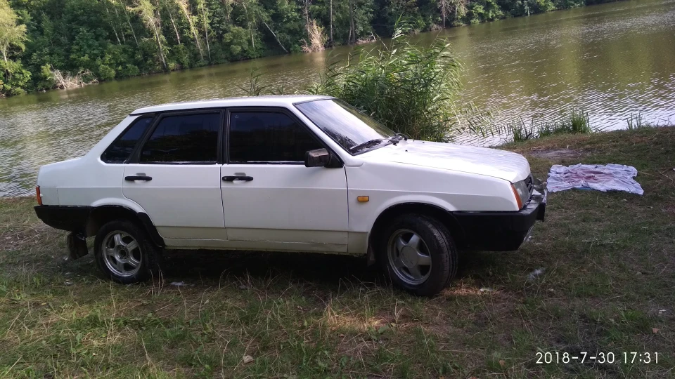 Lada 21099 4