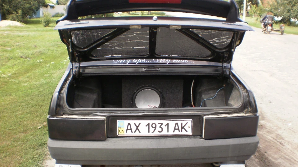 Lada 21099 4