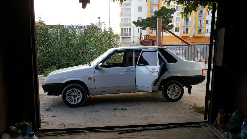 Lada 21099 2